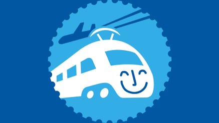 Un petit train de dessin animé blanc avec un visage souriant et un avion qui vole au-dessus, le tout dans un cadre rond bleu.